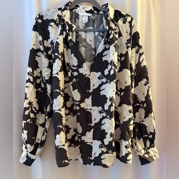 H&M Tops - H&M Women’s Black/Cream Floral Oversized Blouse, Stand Color, V-Neck; Size L